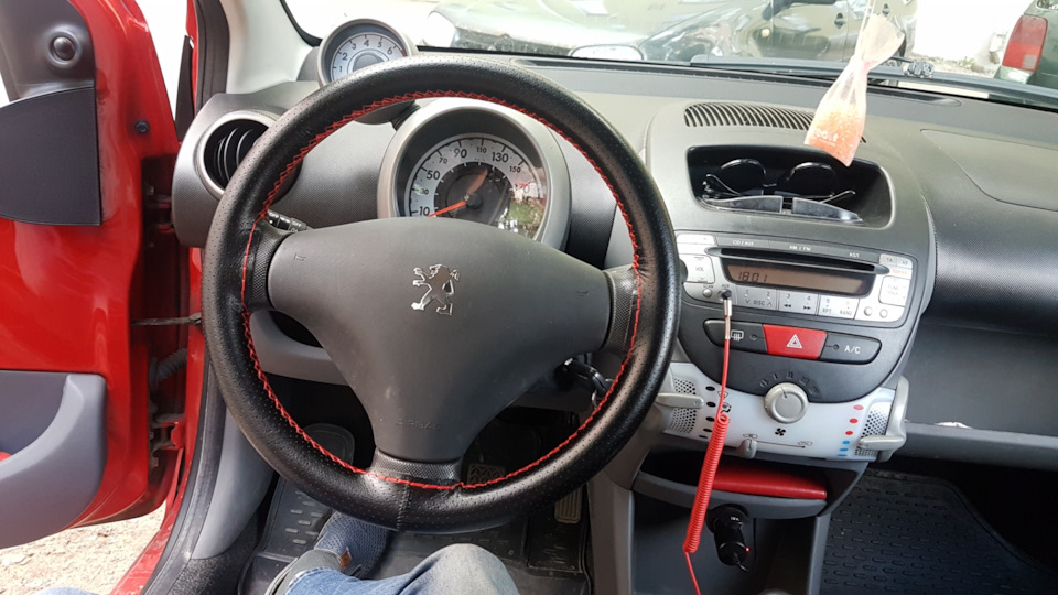 Оплетка на руль - Peugeot 107, 1 л, 2009 года своими руками DRIVE2