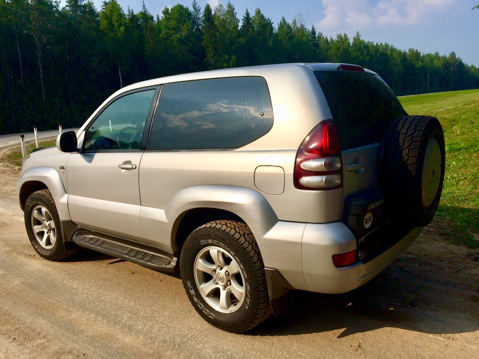 Прадо 3х дверный. Тойота ленд Крузер 3 дверный. Тойота ленд Крузер 3 двери. Toyota Land Cruiser Prado 3. Land Cruiser Prado 3 двери.