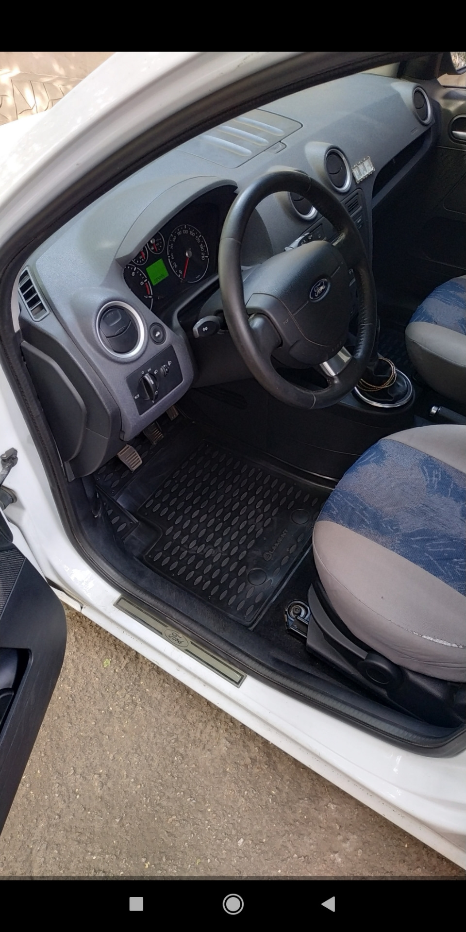 Резиновые коврики — Ford Fusion, 1,4 л, 2009 года | аксессуары | DRIVE2