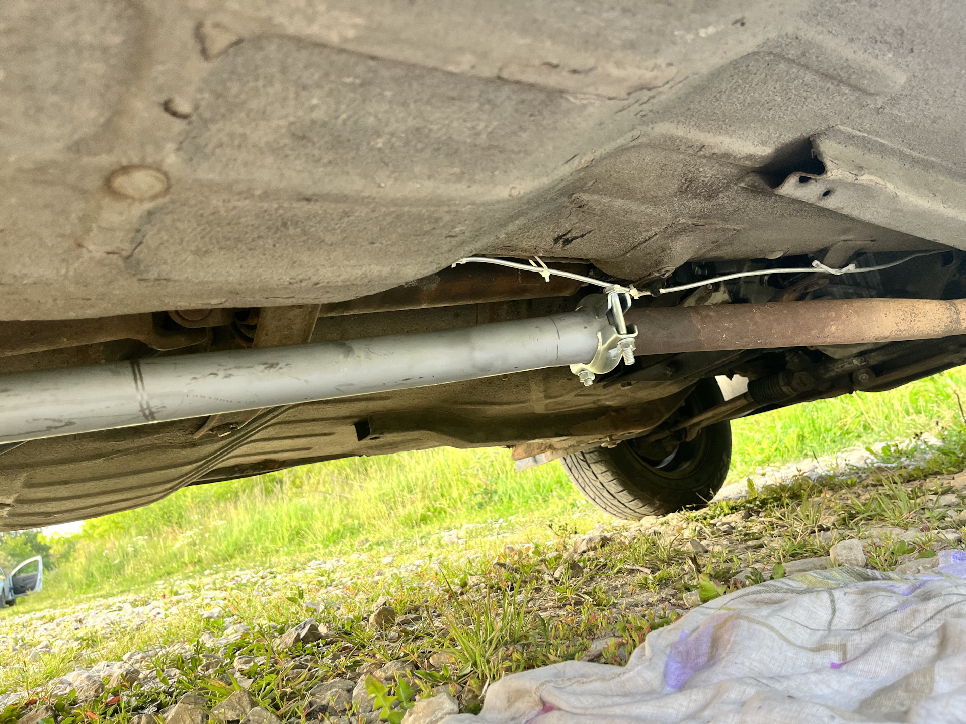 Замена резонатора — ИЖ 2126, 1,6 л, 2004 года | поломка | DRIVE2