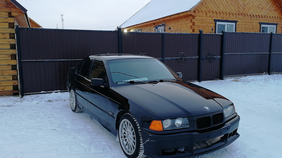 Давит масло из крышки маслозаливной горловины — BMW 3 series (E36), 1,8 ...