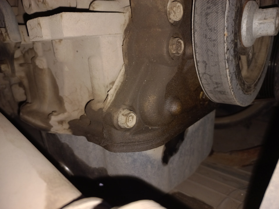 Потек передний сальник коленвала — Hyundai Creta (1G), 2 л, 2016 года ...