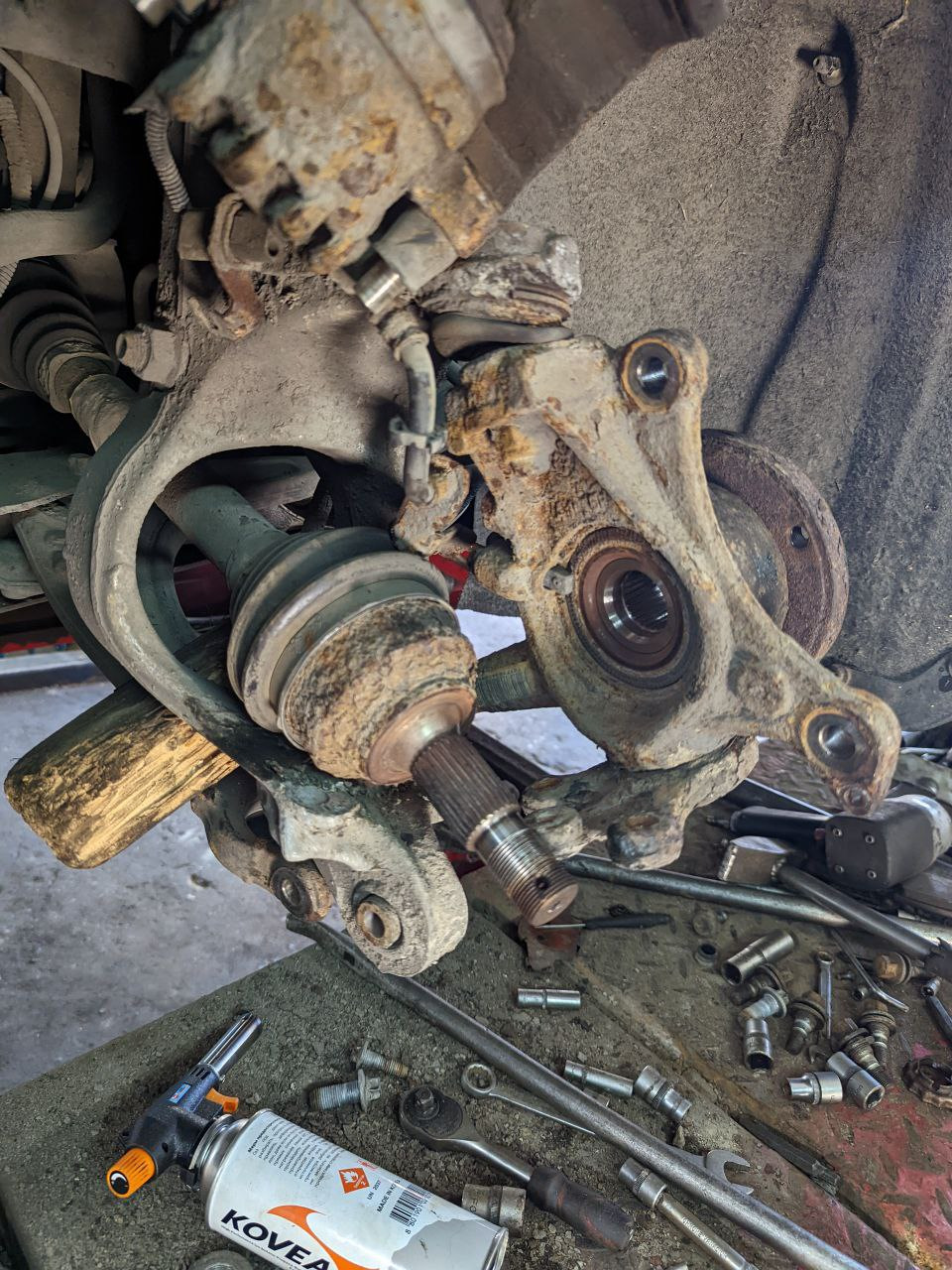 Замена передней ступицы, стойки стаба и мини ТО — Citroen C5 (2G), 2 л ...