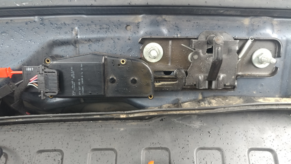 Фото в бортжурнале Audi A6 Avant (C6). Запчасти на фото: C08220