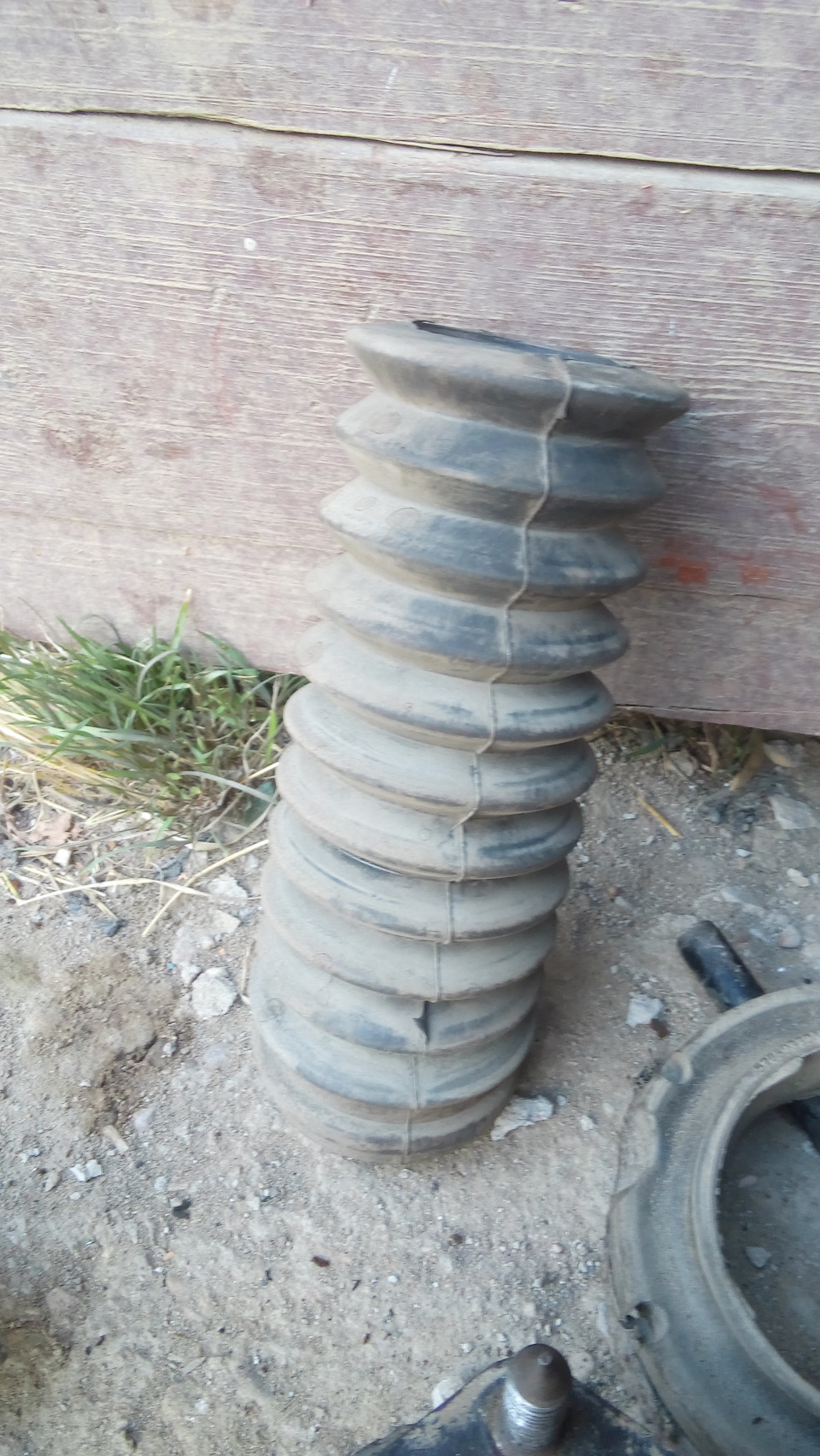 Пыльники ВАЗ в полном порядке спустя более года работы. Майлс порвало в первый месяц. Хотя у некоторых обратная статистика. — Jeep Grand Cherokee (WK)