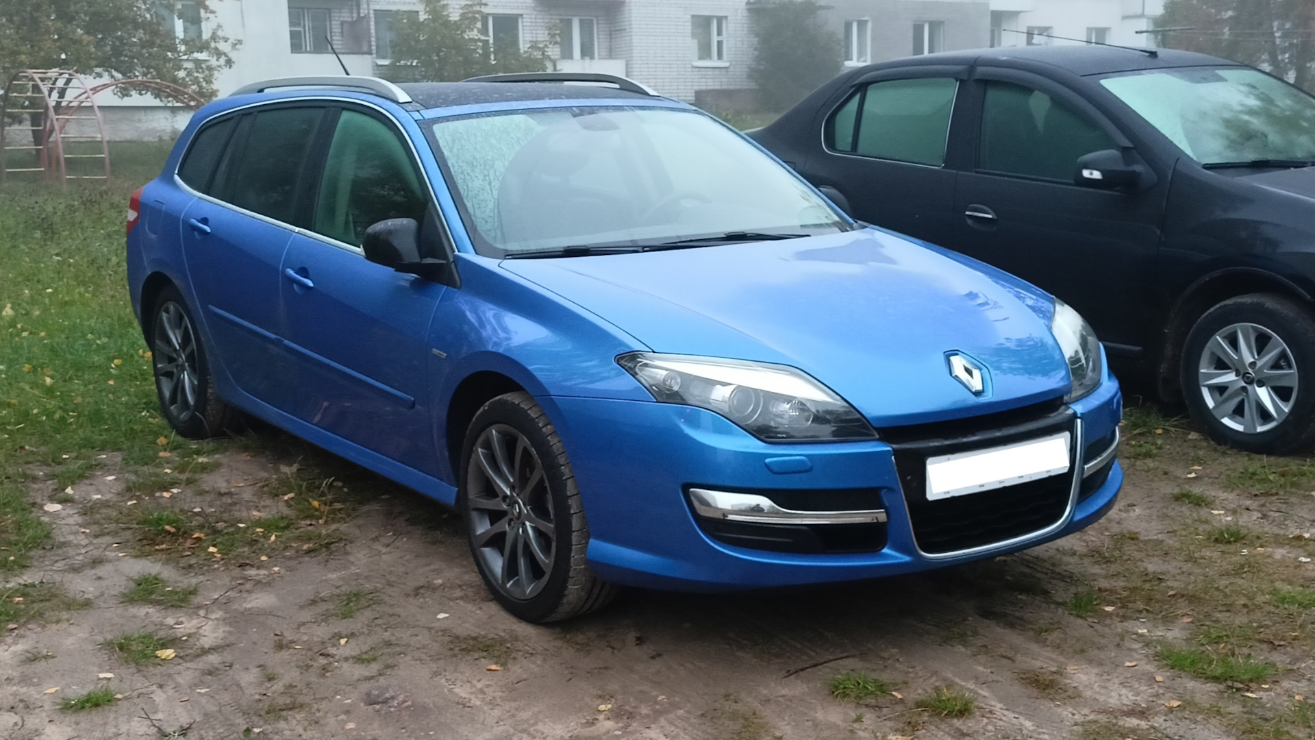 Рено лагуна 3 1.5. Renault Laguna III синяя. Рено Лагуна 2 диод для запуска двигателя.