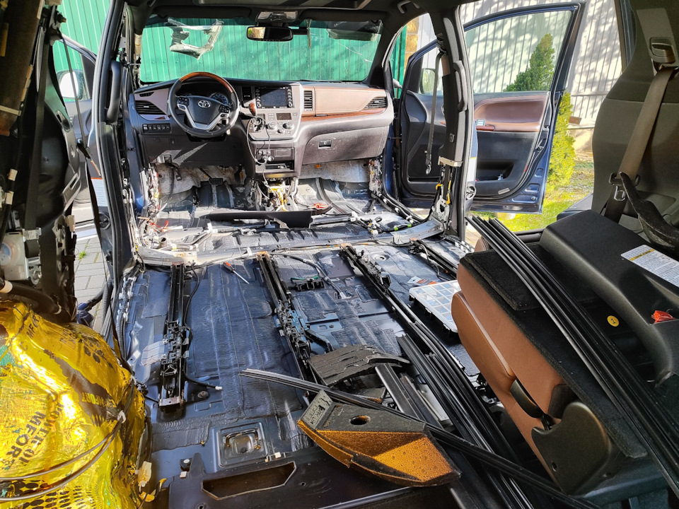 Фото в бортжурнале Toyota Sienna (3G)