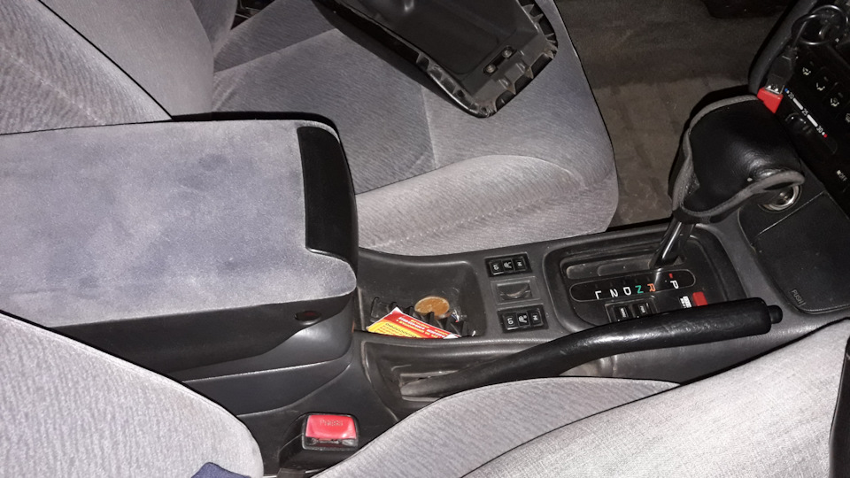 Подлокотник — Toyota Corona (T190), 1,8 л, 1995 года | аксессуары | DRIVE2