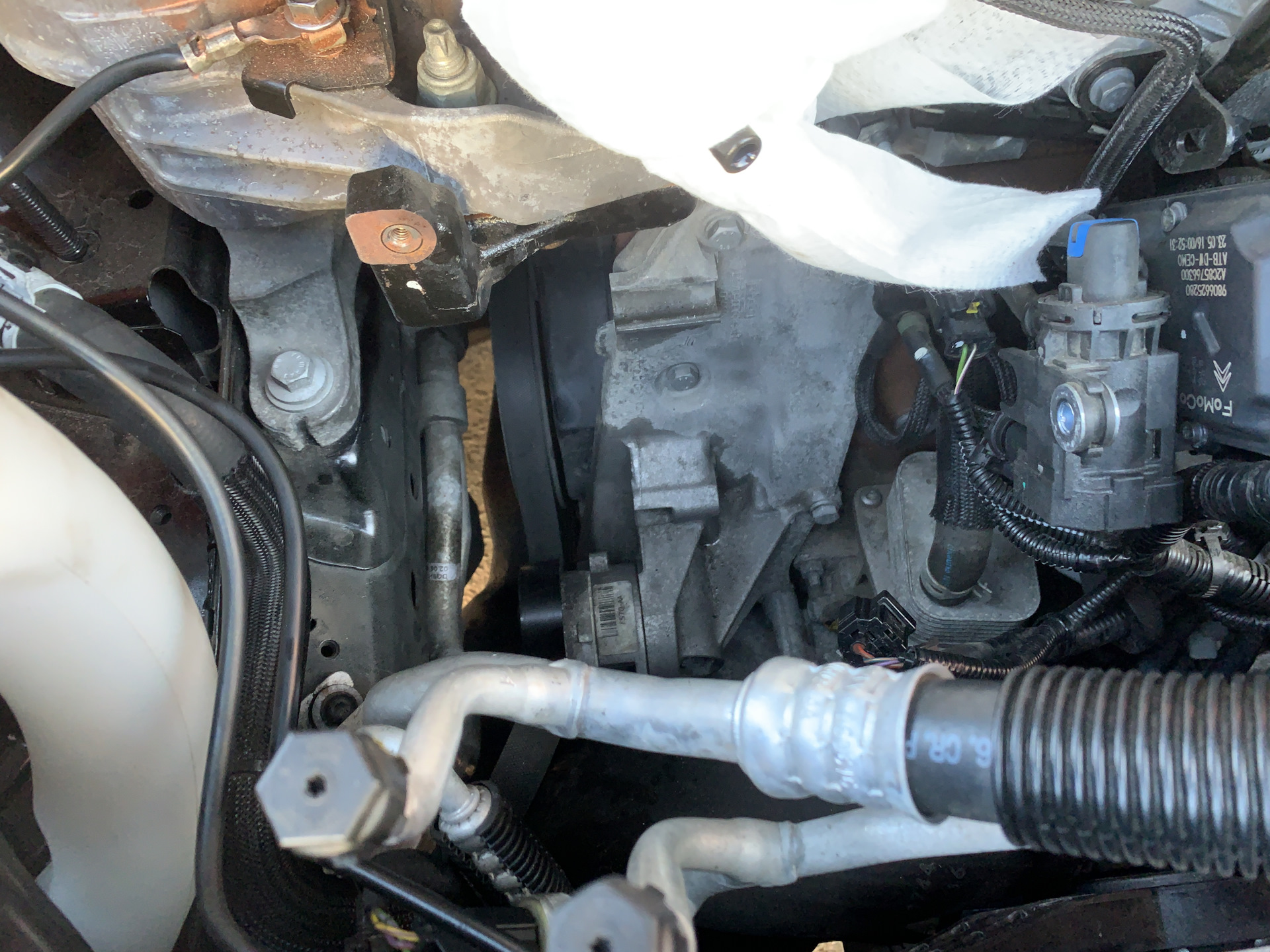 Замена обгонной муфты генератора — Ford S-Max (2G), 2 л, 2016 года ...