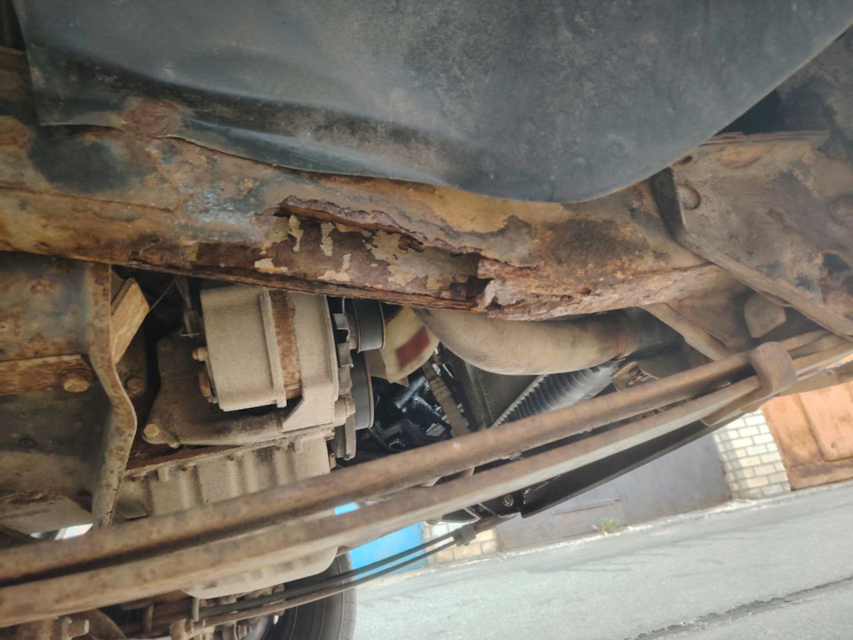 1 — Mercedes-Benz T1