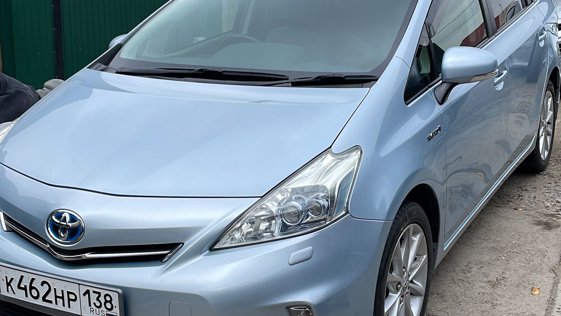 Toyota Prius Alpha 1.8 гибридный 2011 | на DRIVE2