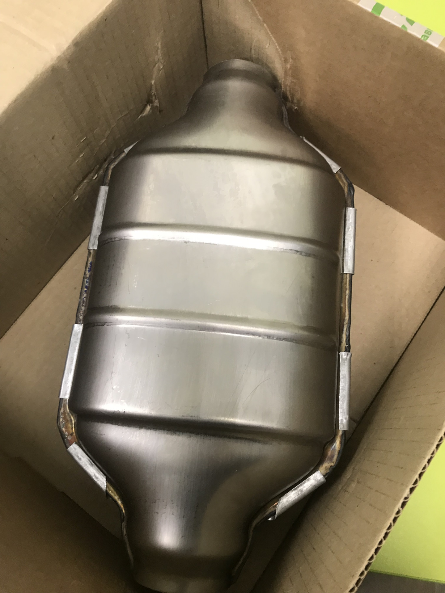 200101697r. Фланец катализатора рено меган 3. Катализатор флюенс. 6. 4 бензин.