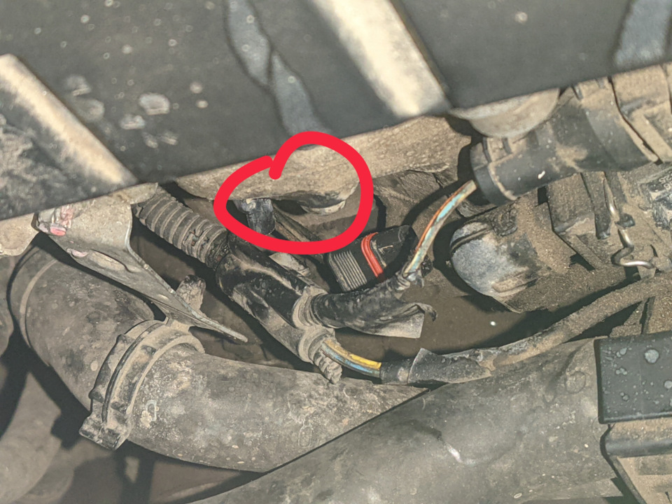 Как снять датчик выпускного распредвала — BMW X5 (E70), 3 л, 2009 года ...