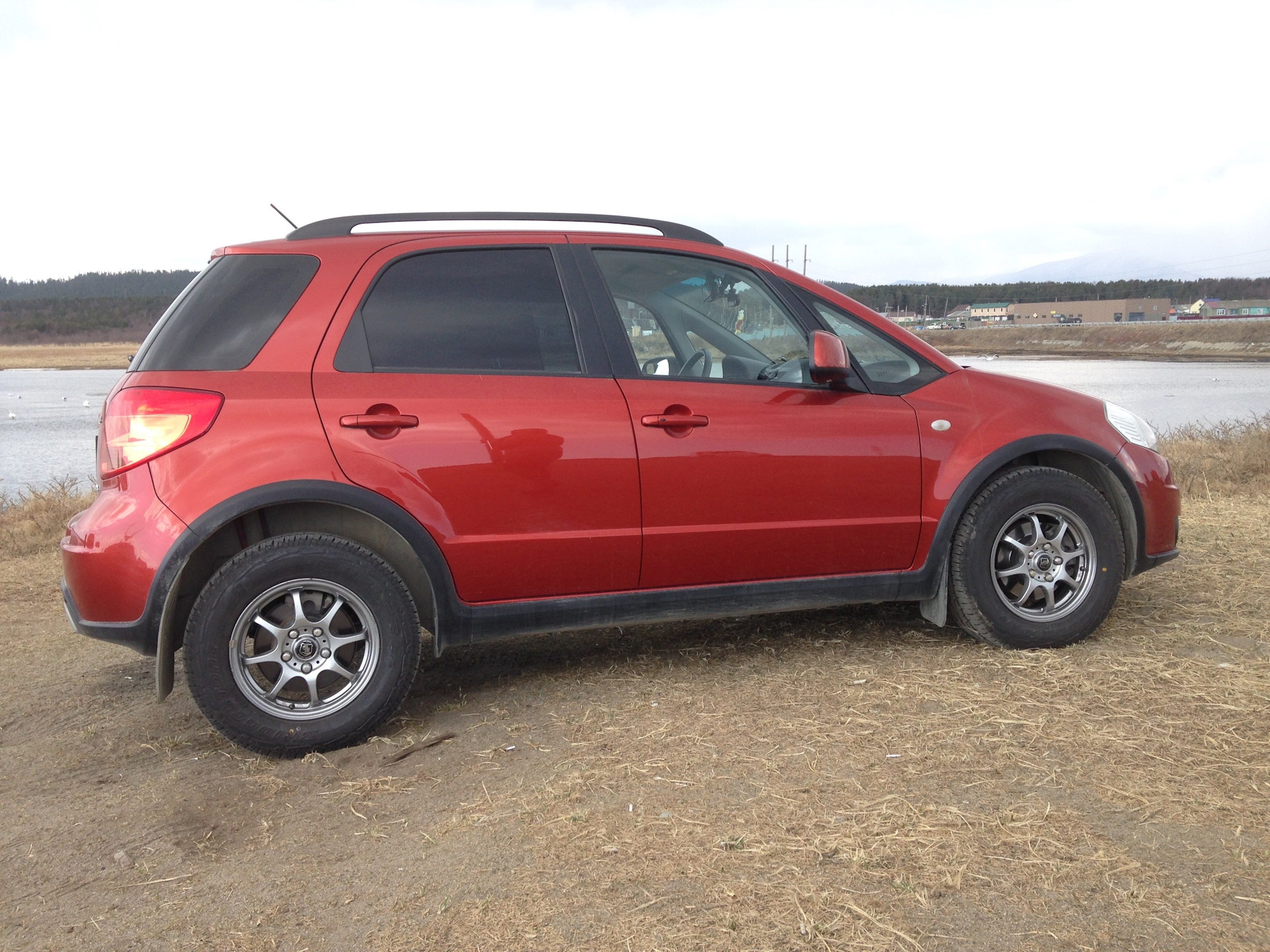 Сузуки sx4 колесо. Сузуки сх4 колеса размеры. Какая резина на мицубиси каризма. Колеса на сузуки сх4. Колеса на сузуки сх4.