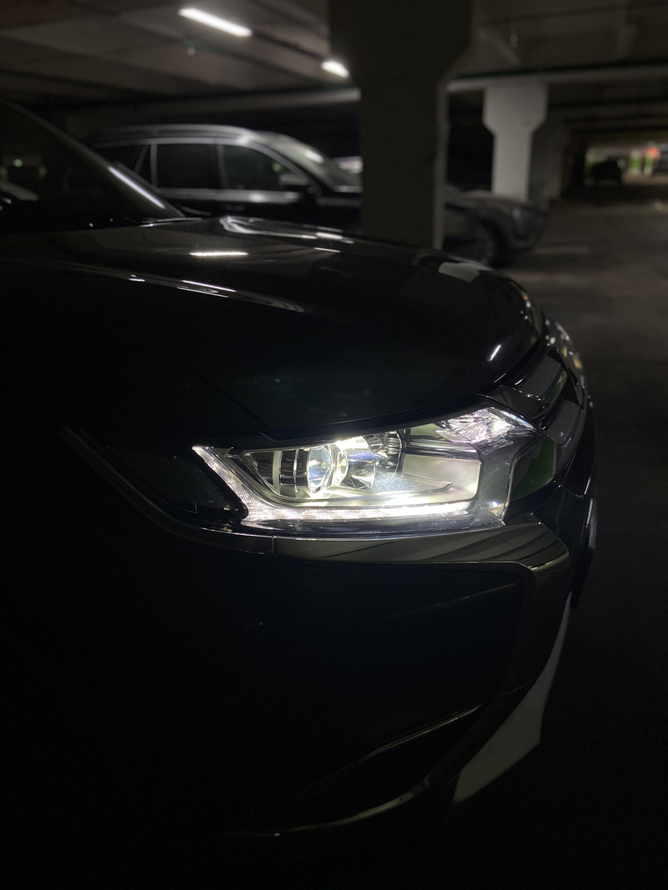 Mitsubishi Outlander — Замена линз, установка диодных ламп в секцию ...