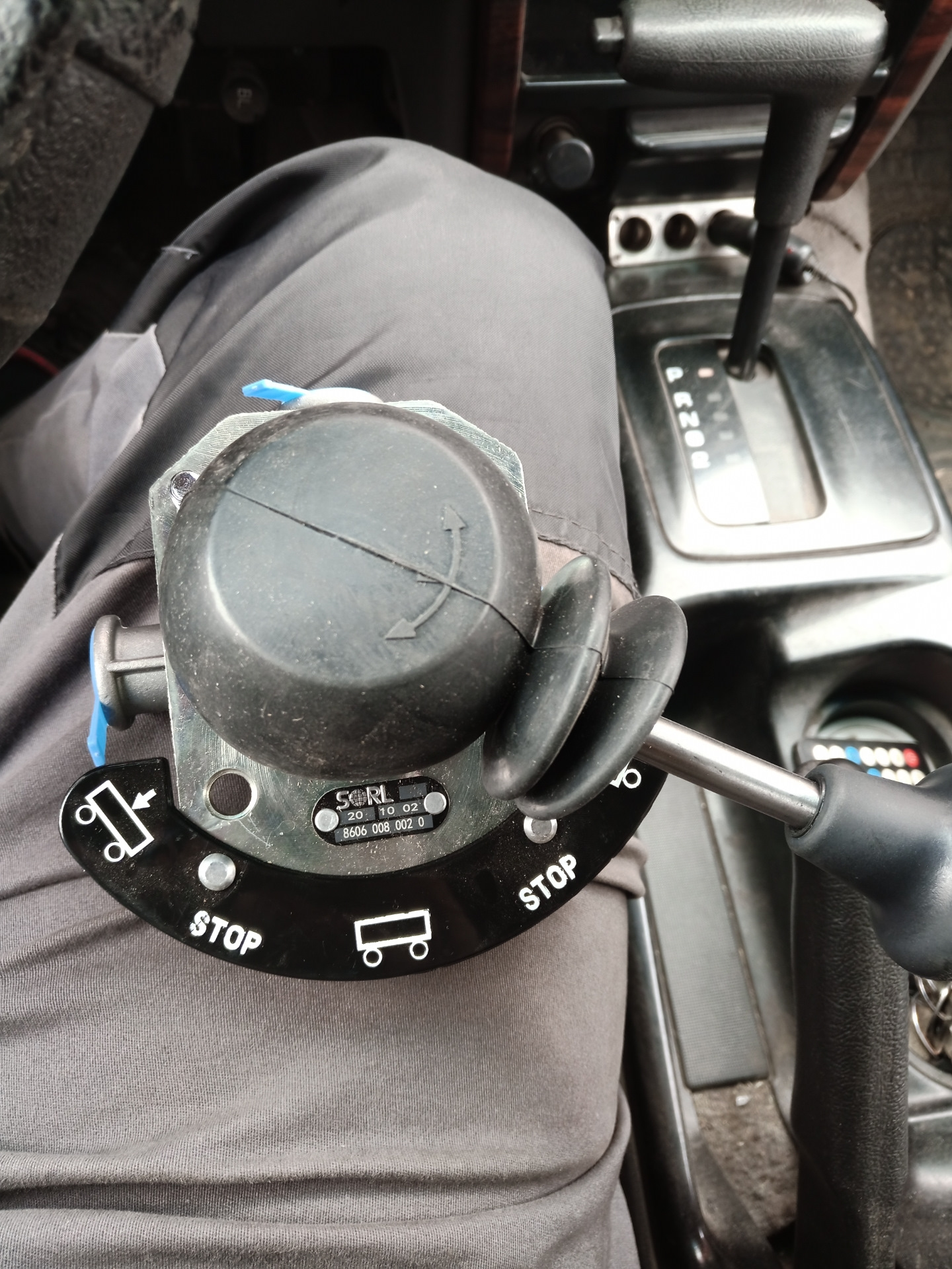 Кран управления пневмоподвеской. — МАЗ 5440 А5, 1,5 л, 2011 года ...