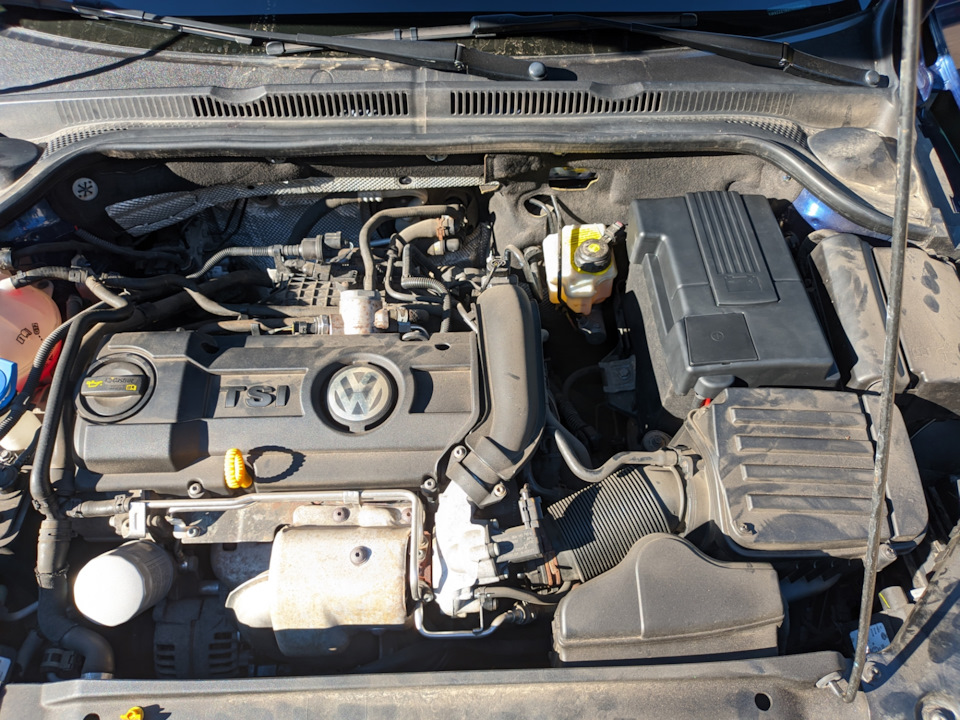 Защитная крышка акб jetta 6 — Volkswagen Jetta VI, 1,4 л, 2016 года ...