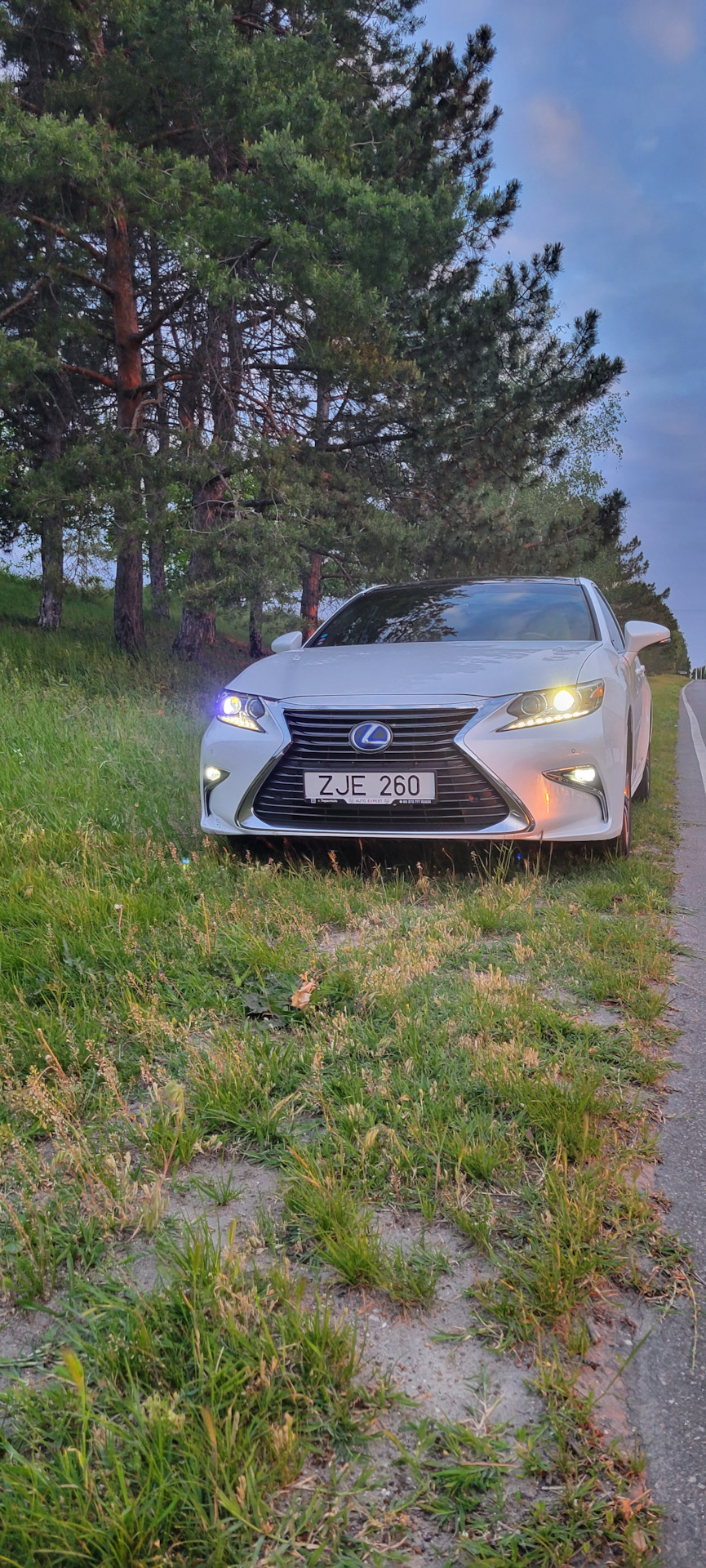 Просто фотка и рилс) — Lexus ES 300h, 2,5 л, 2016 года | видео | DRIVE2