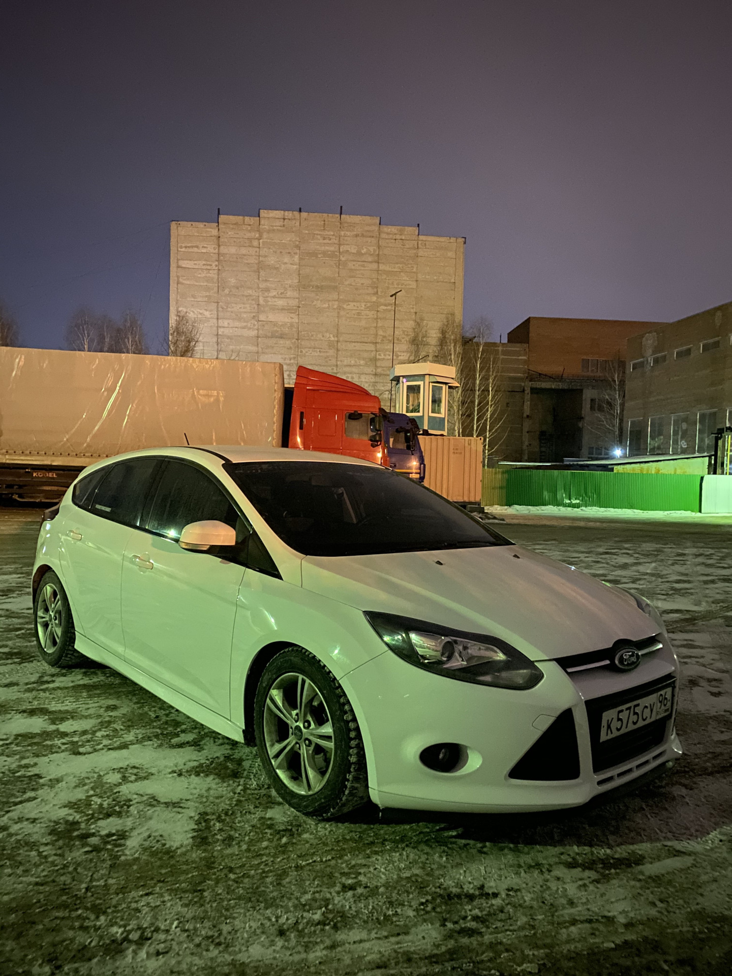 Ford Focus 3 хэтчбек и Приора