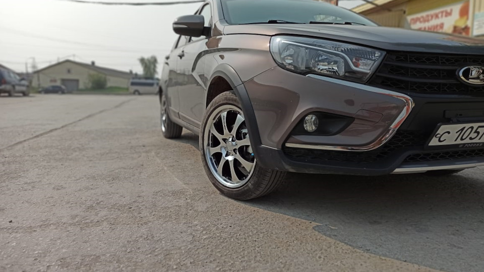 Стук в передней правой части подвески всплывает на гравийки и на ямах ...