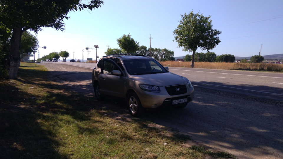 Недалеко от Витязево, примерно в 25 м. — Hyundai Santa Fe (2G)