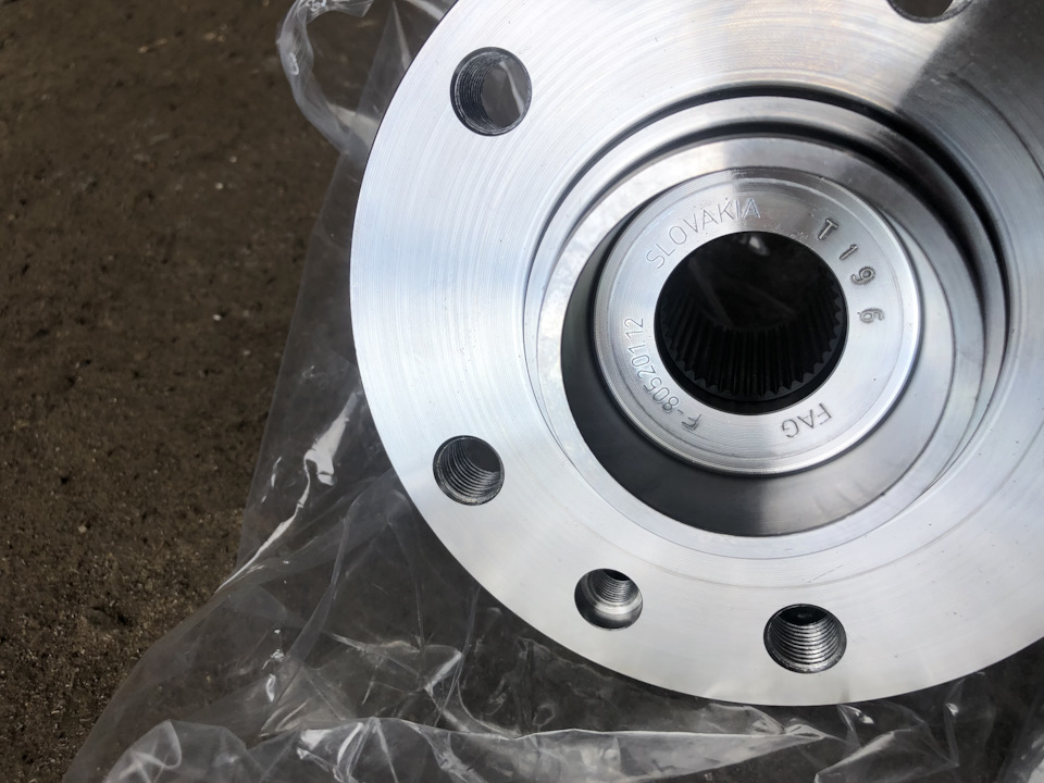 Задние ступичные подшипники, стойки стабилизатора, ТО и ещё чего-то там ...