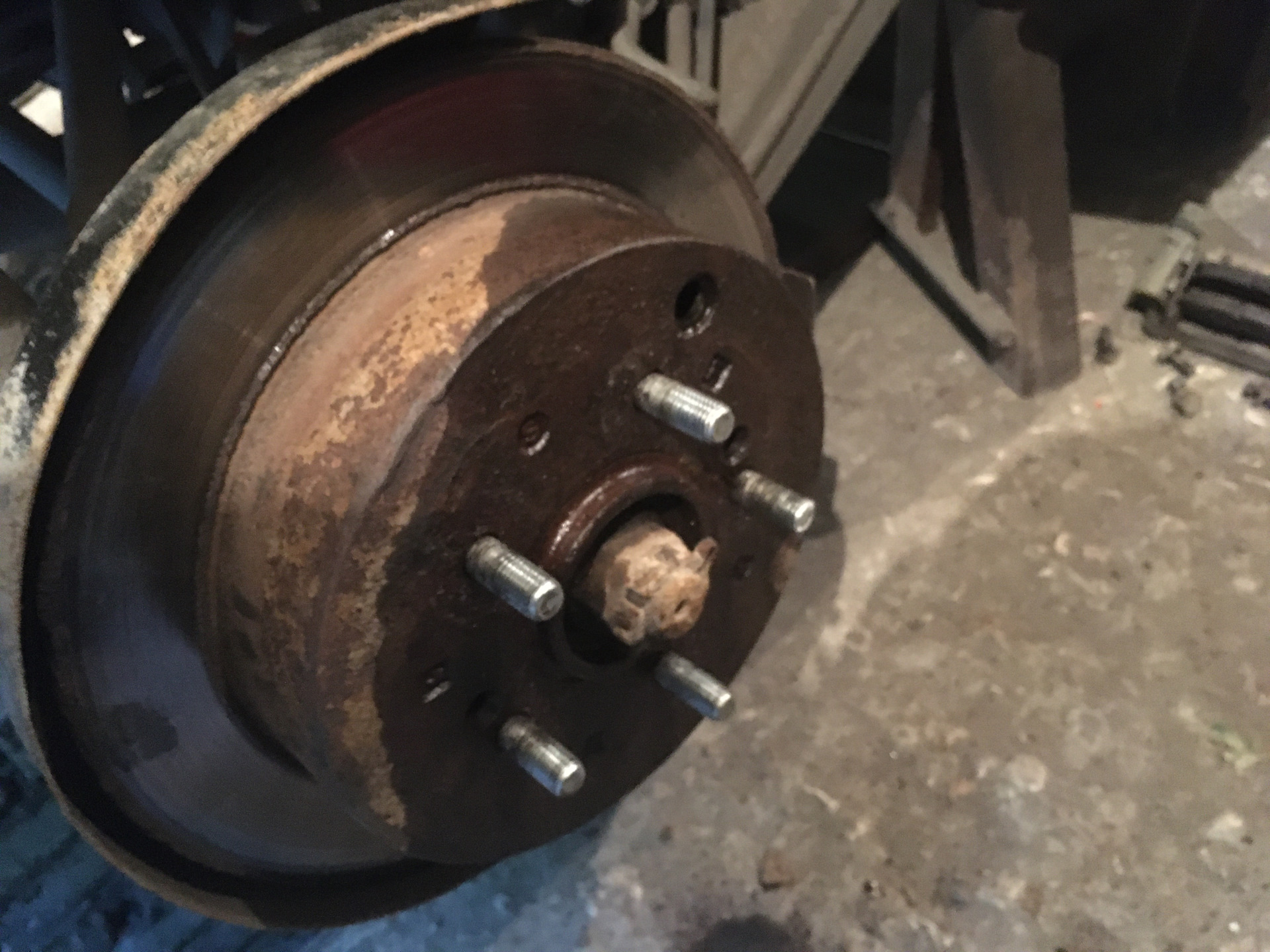 замена задних тормозных дисков хендай. задние колодки solaris brembo. замена задних тормозных дисков хендай. Getz задние тормоза дисковые барабаны. Ix35 hyundai задний барабан.