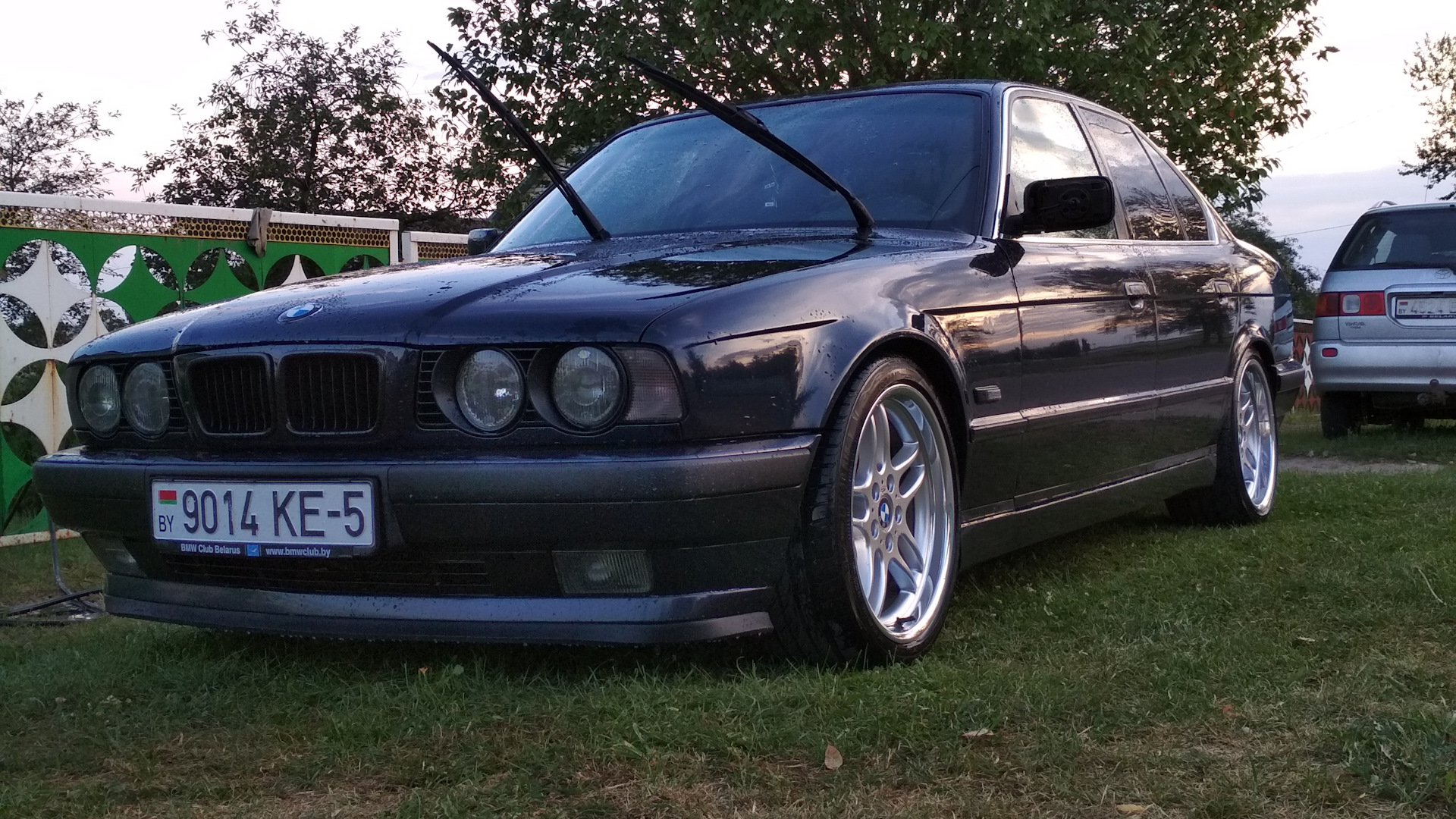 BMW e34 Orientblau Metallic