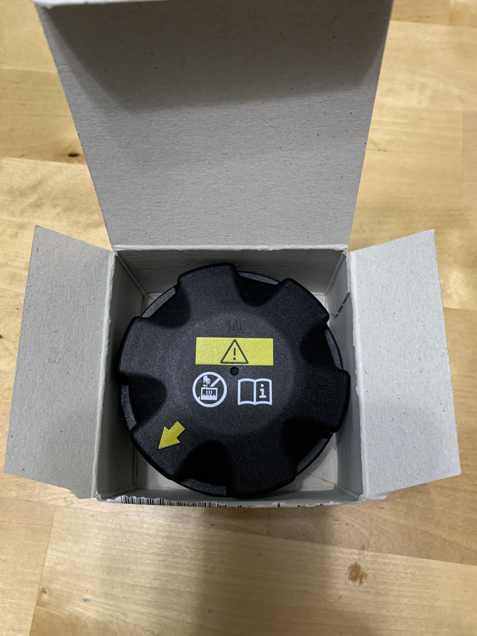 21. Замена пробки расширительного бачка. — BMW X1 (E84), 2 л, 2014 года ...