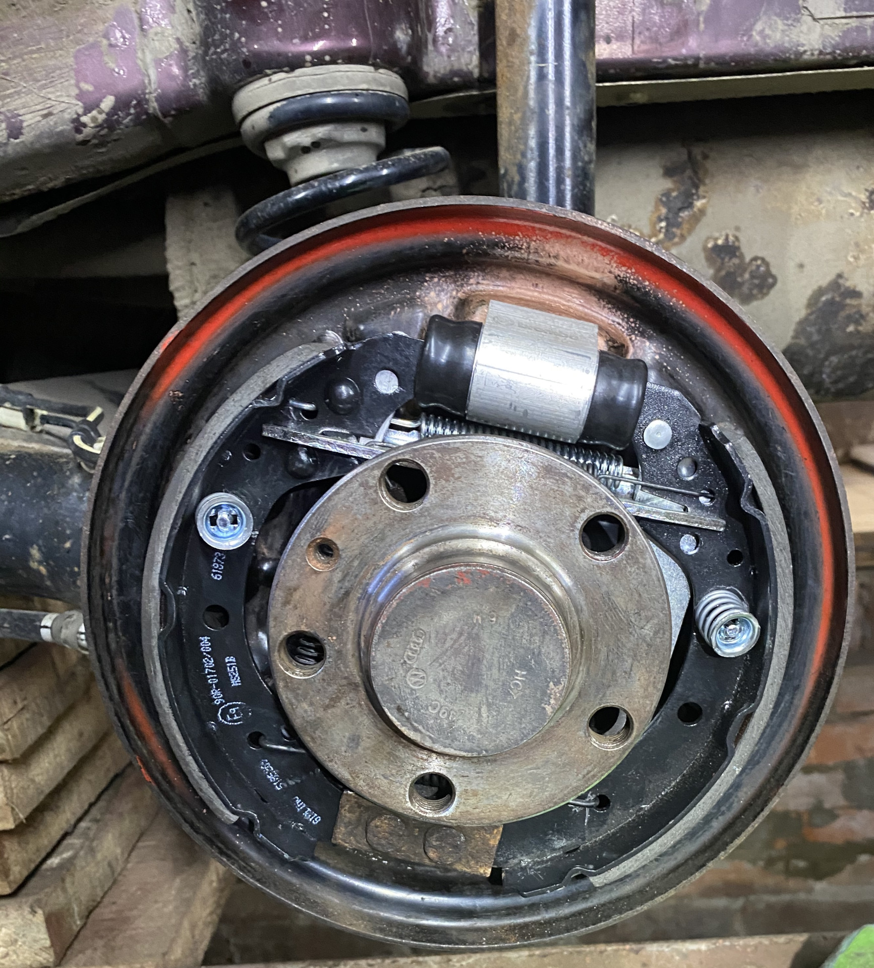 Обслуживание задних тормозов — Skoda Fabia Mk2, 1,4 л, 2010 года ...