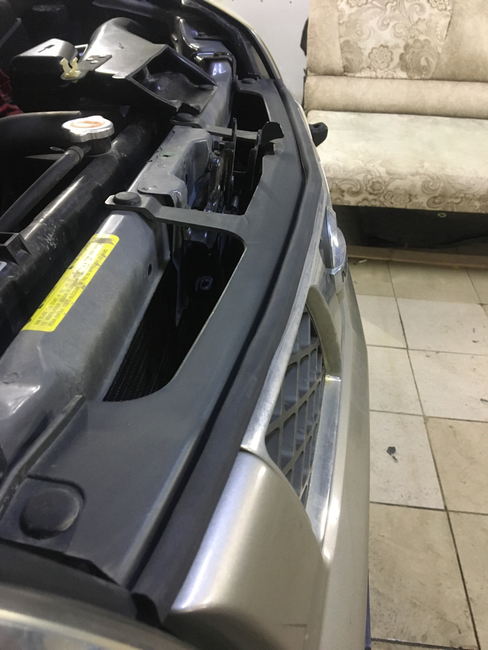 Уплотнитель капота — Nissan X-Trail I (t30), 2,5 л, 2007 года ...