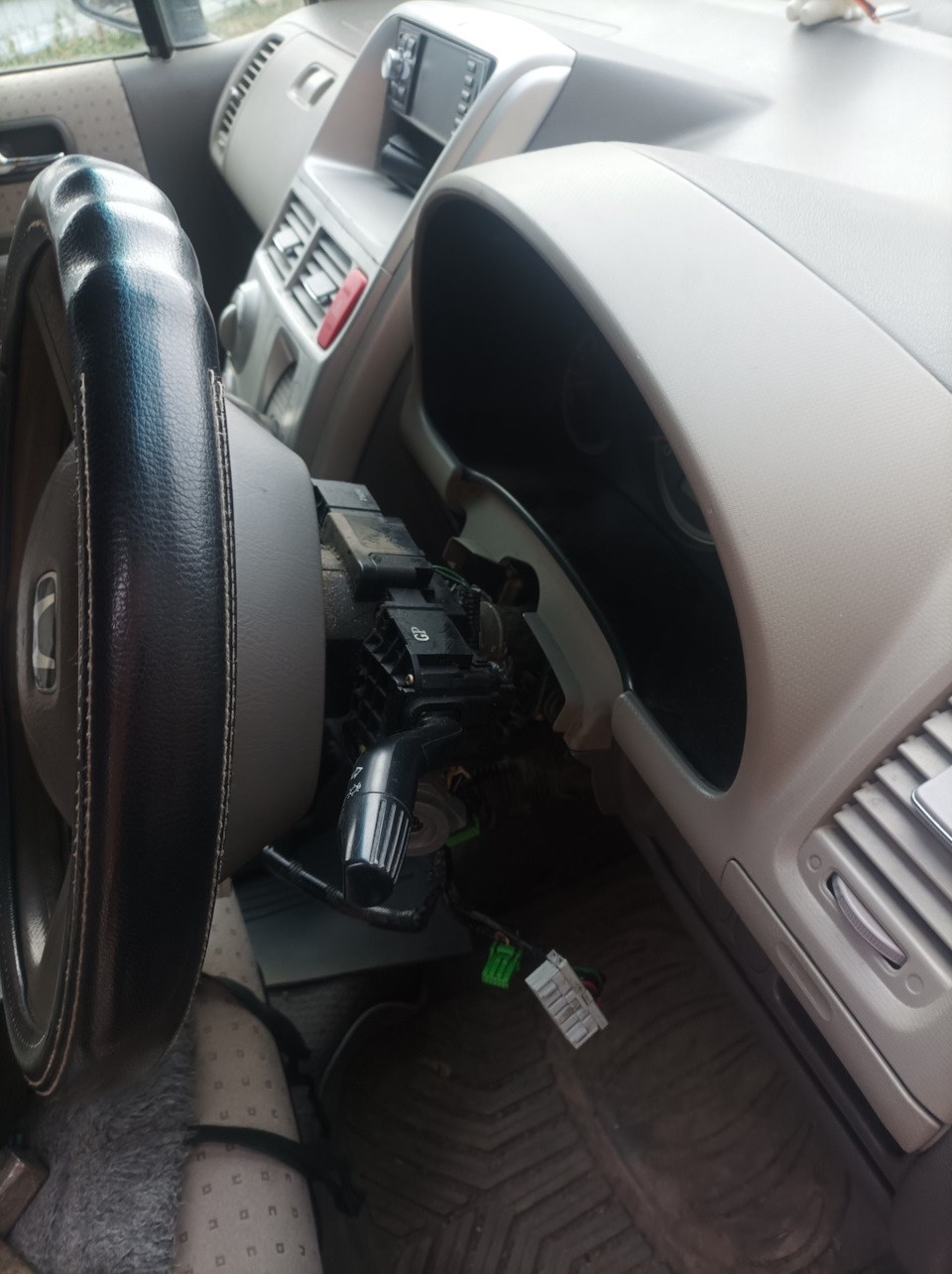 Заклинило замок зажигания и заблокировало руль — Honda Mobilio, 1,5 л ...