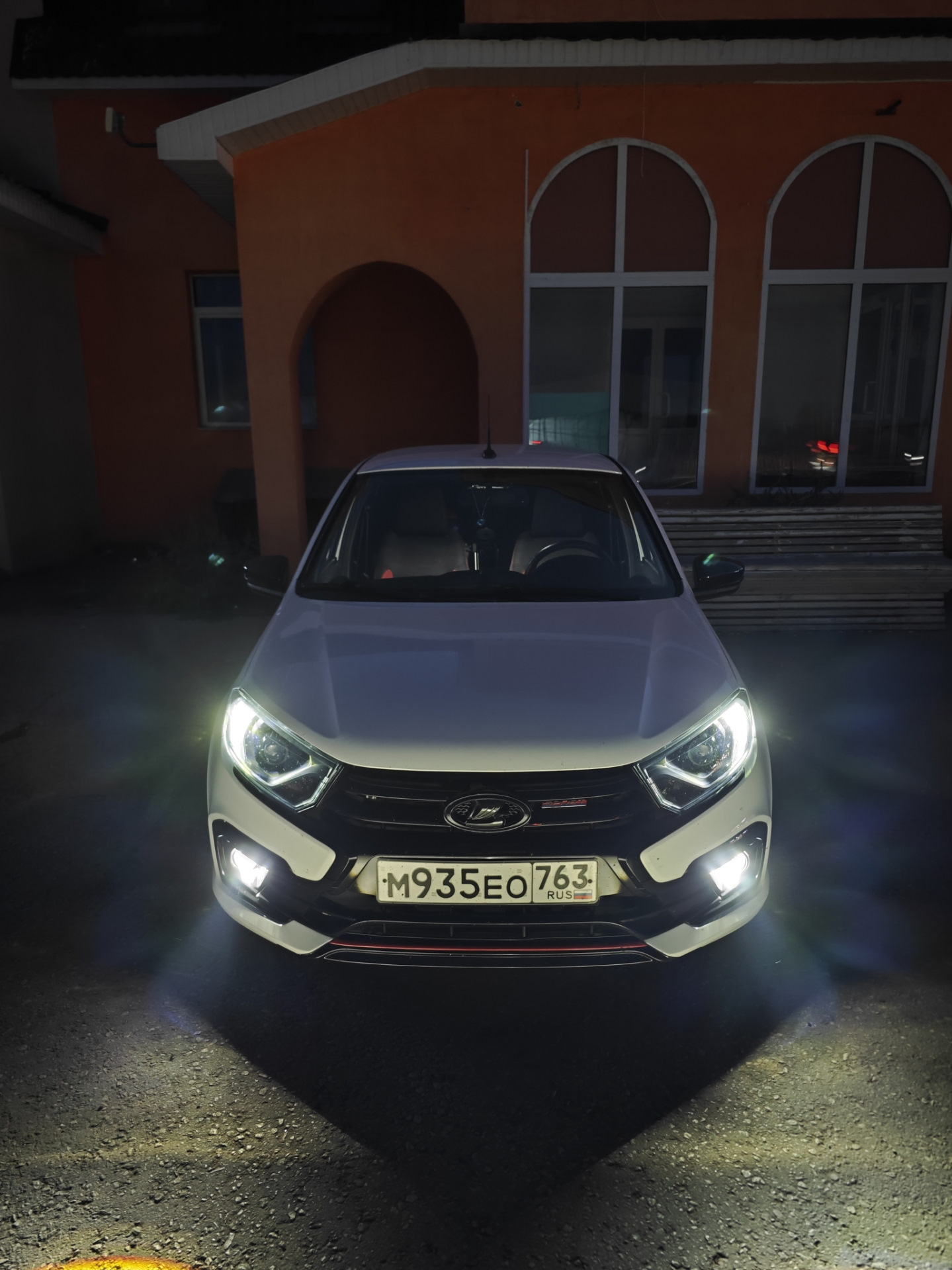 Дхо в поворотники, американки — Lada Гранта Drive Active, 1,6 л, 2023 ...
