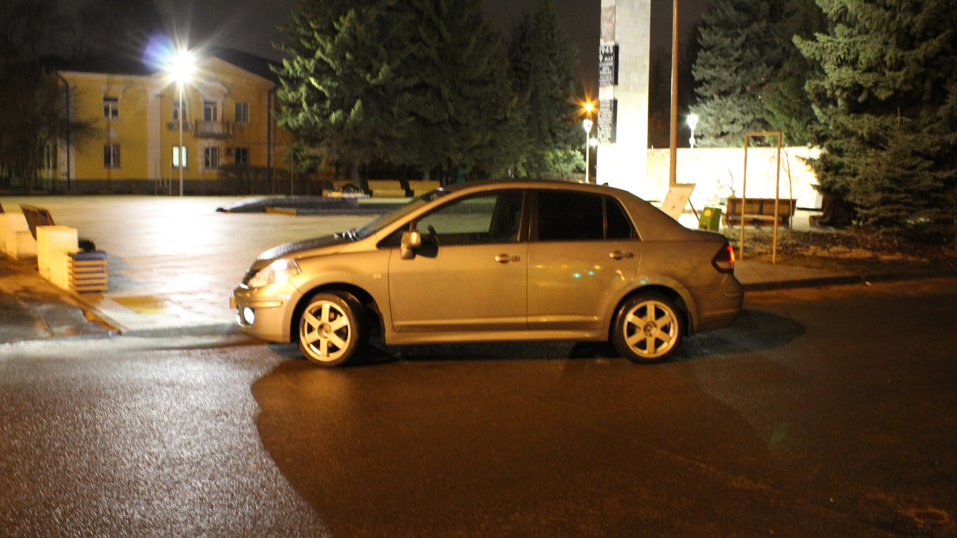 Nissan Tiida (1G) 1.6 бензиновый 2010 GREY SIDEKICK на DRIVE2