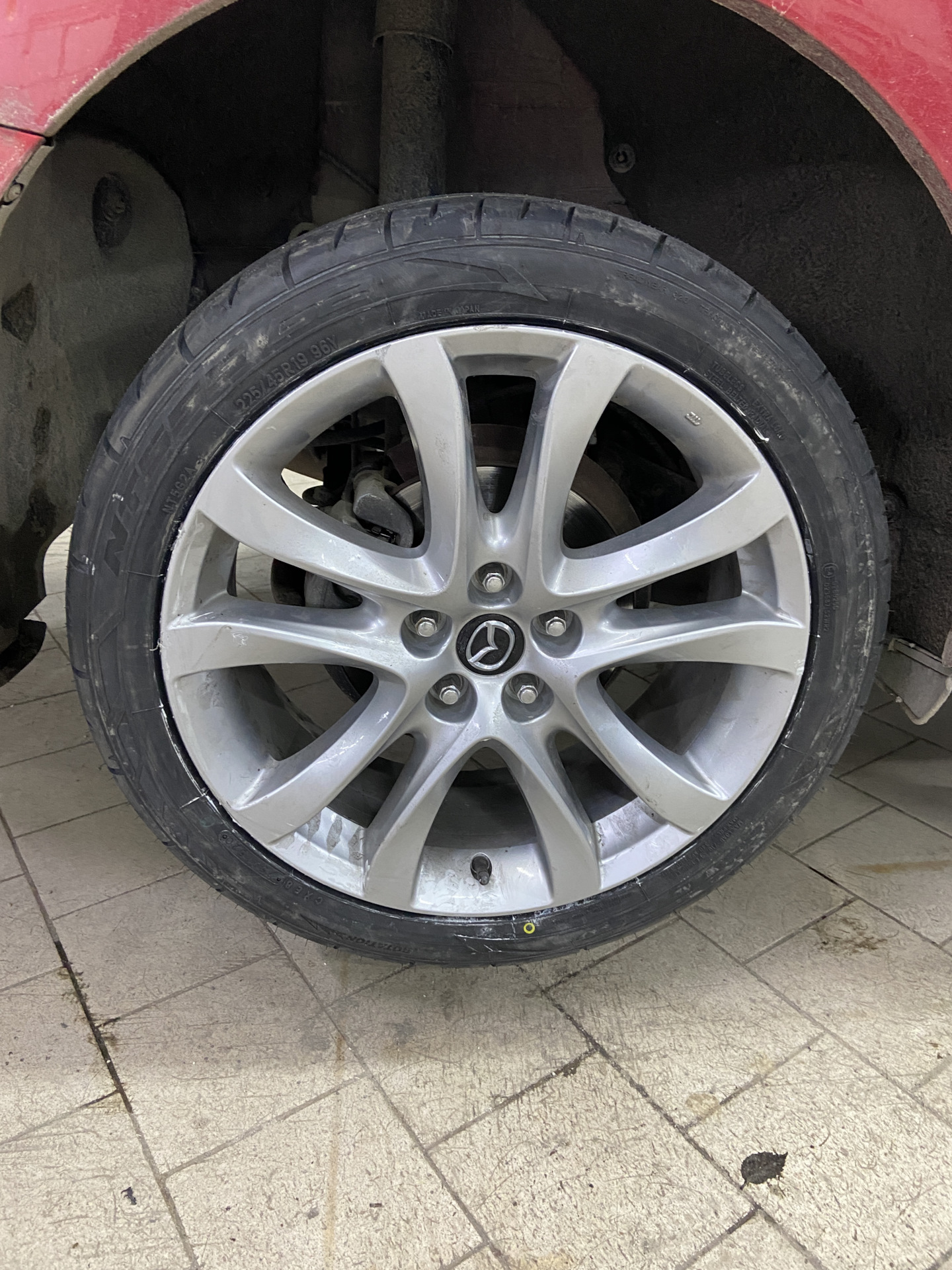 Шины на mazda. Летние колеса на Мазда 3 205/55 r16. Штатные диски Мазда 3. Шины Мазда 3. Mazda 6 штатные диски.