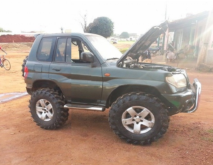 mitsubishi pajero io