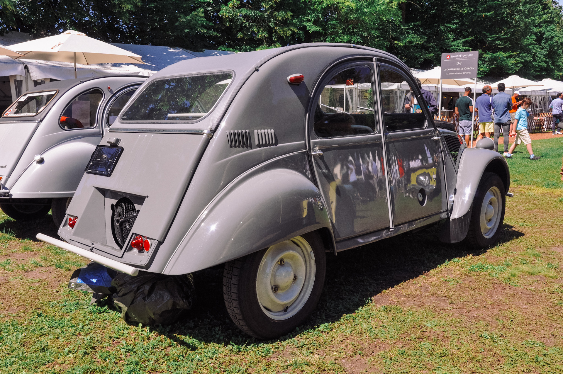 Time motors. Citroen 2cv Sahara. Ситроен 2 CV полный привод. Французский машинка легендарная. Renault 4cv in Lemans 1949-1951.