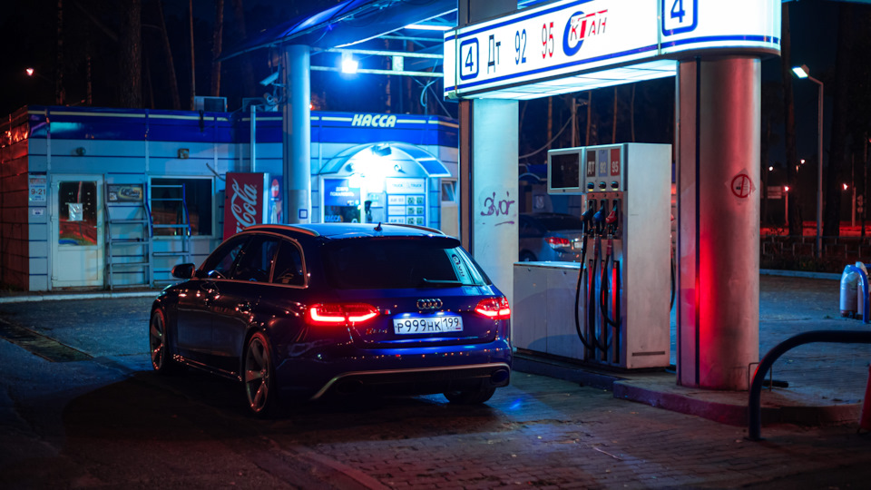 Audi RS4 bootlegger's dream