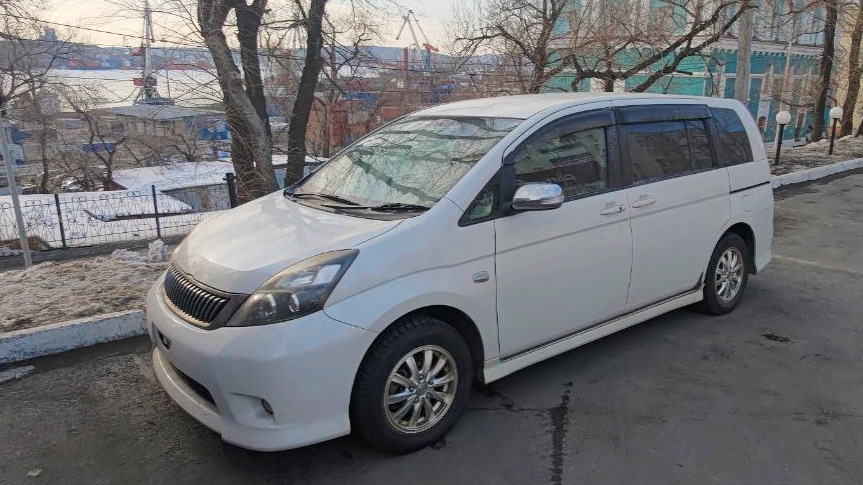 Toyota Isis 1.8 бензиновый 2010 | на DRIVE2