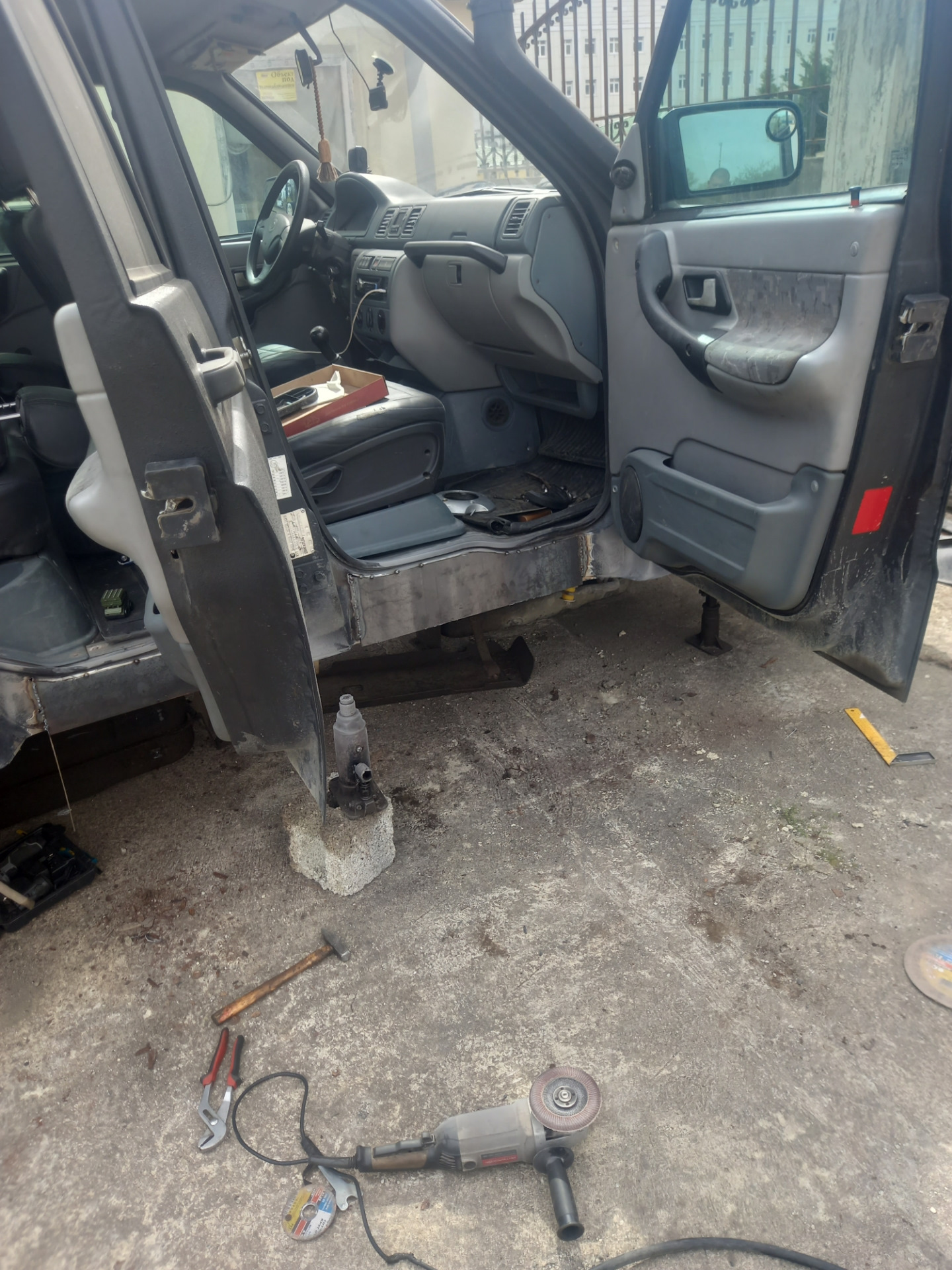 Профильная труба 60х60 вместо порогов на уаз патриот. — УАЗ Patriot, 2 ...