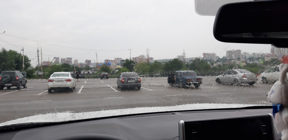 У всех потеет стекло? — Toyota RAV4 (5G), 2 л, 2021 года | эвакуация ...