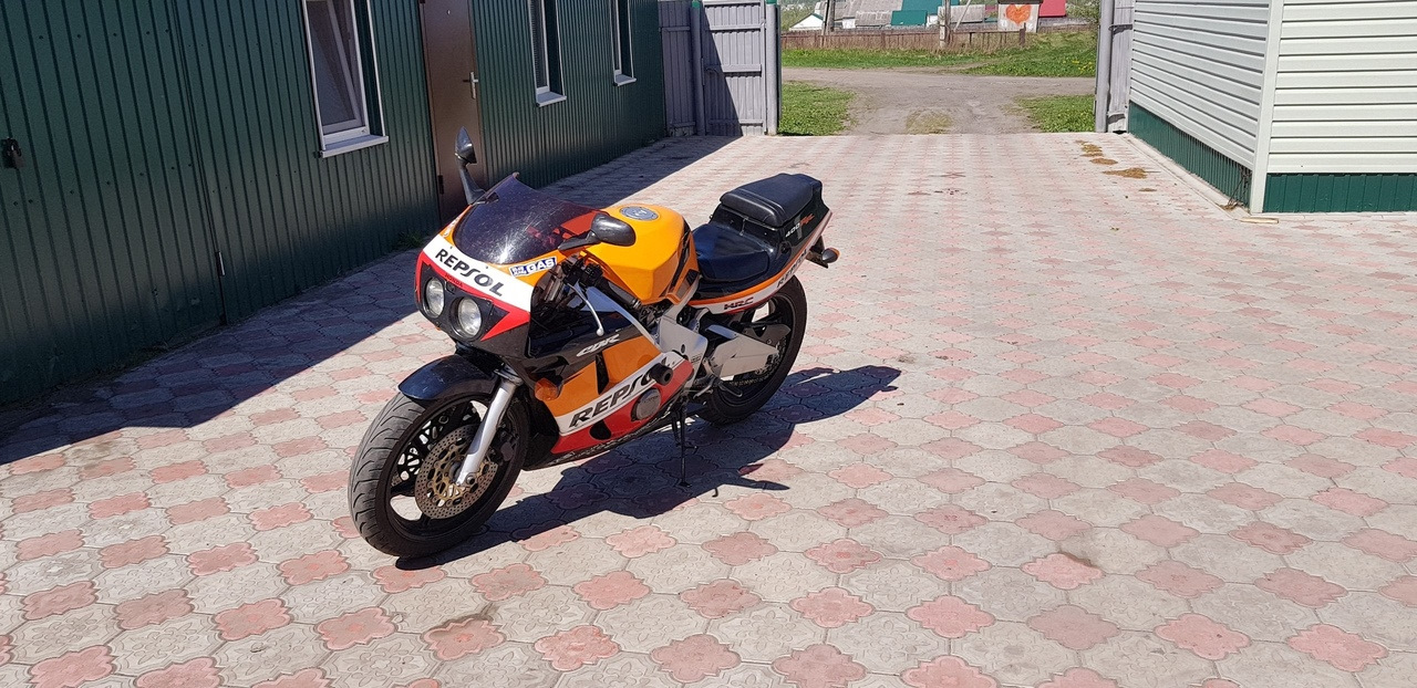 Honda cbr400rr nc29