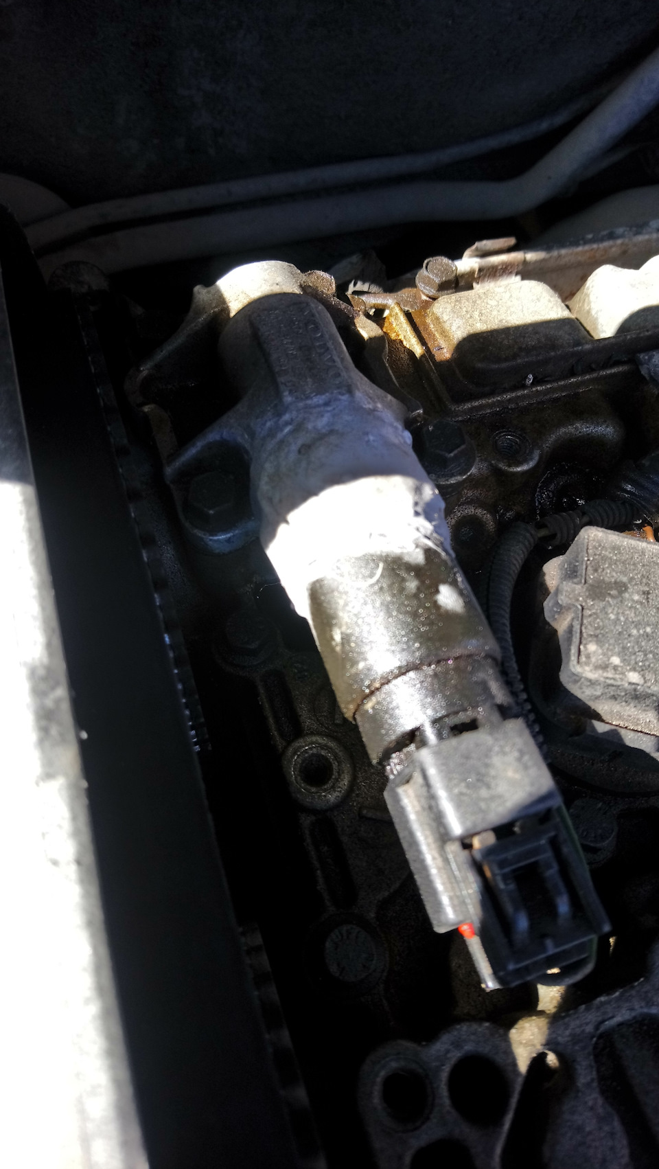 Течь клапана VVT — Volvo XC70 II, 2,4 л., 2001 года | запчасти | DRIVE2