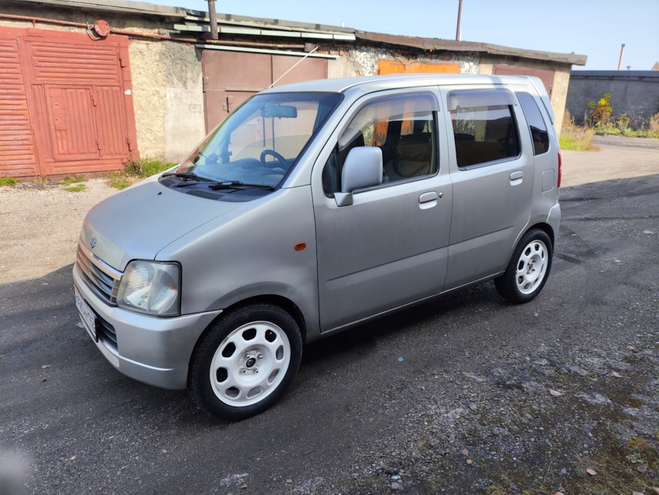 Шины сузуки вагон. Сузуки вагон р диски. Шины сузуки вагон. Suzuki wagon r 2001. Suzuki wagon 2001.