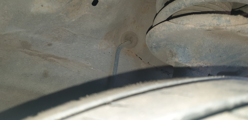 Треснул стакан по лонжерону — Nissan Almera II (N16), 1,8 л, 2001 года ...