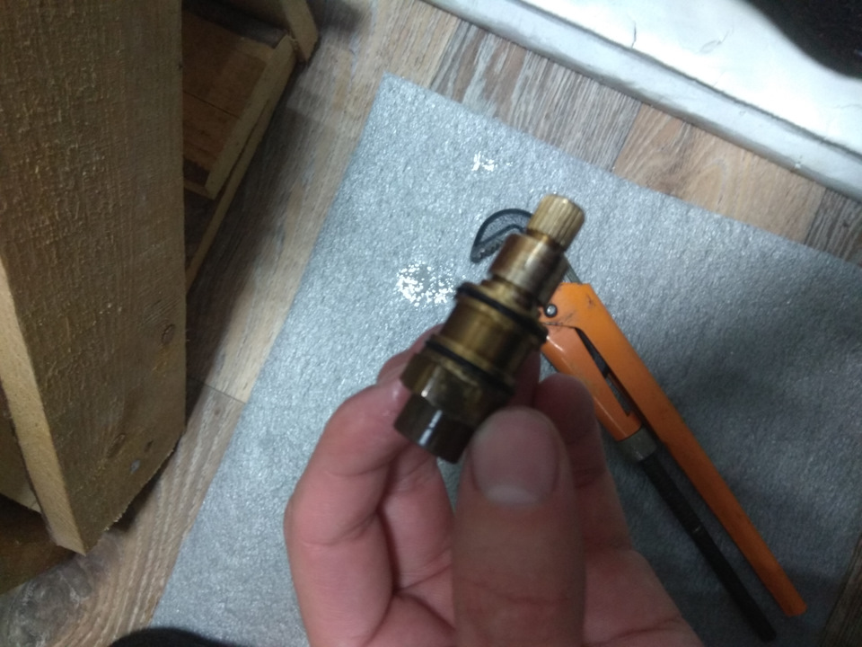 Ремонт картриджа термостатического крана — Volkswagen Passat B4, 2 л ...