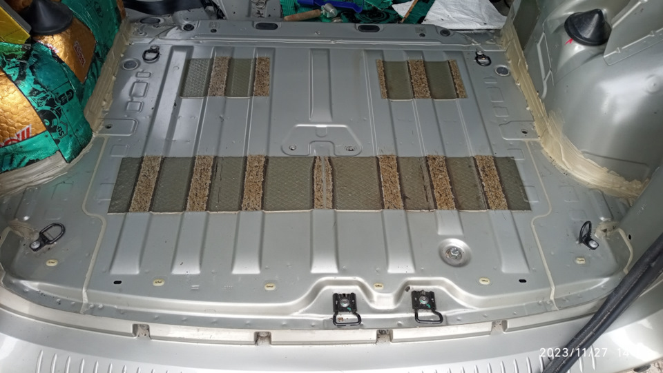 Обесшумка, ровный пол в багажнике Ларгус — Lada Ларгус, 1,6 л, 2018 ...