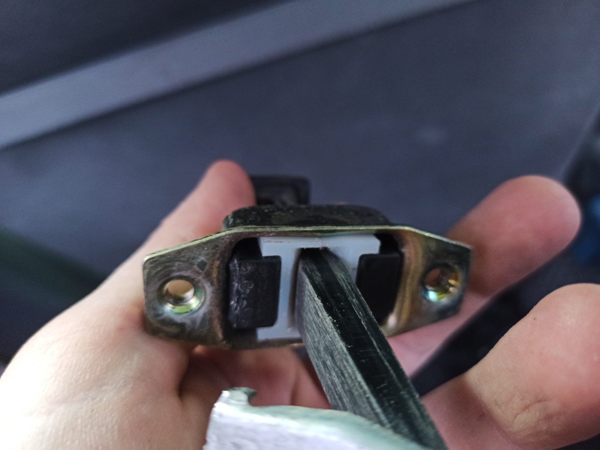 Замена ограничителей дверей — Honda Civic (7G), 1,6 л, 2004 года ...