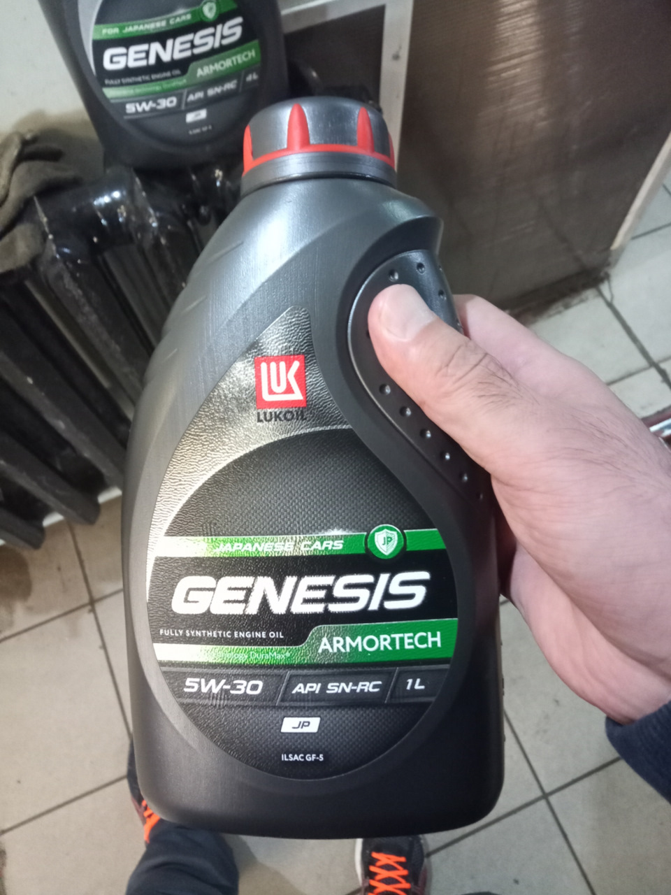 Масло в двигатель венза. Лукойл Genesis glidetech 5w-30. Лукойл Генезис 5w30 синтетика для японских автомобилей. Lukoil Genesis glidetech 5w-30 Камри 50. Масло Лукойл 5w30 синтетика для японских автомобилей.
