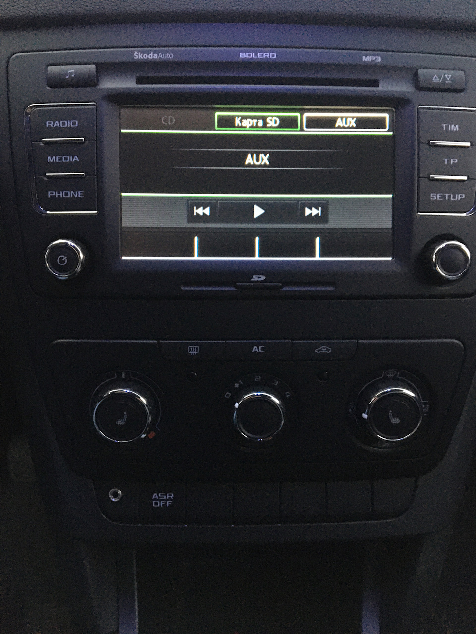 Шкода аукс. Aux Skoda Yeti. Вставка aux Skoda Yeti. Aux Шкода Йети
